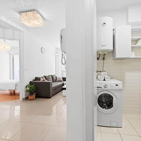 Charming White With Balcony And Parking