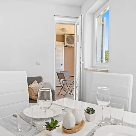 Charming White With Balcony And Parking