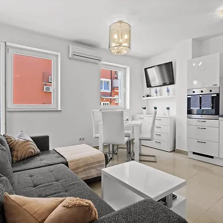 Апартаменты Charming White With Balcony And Parking *