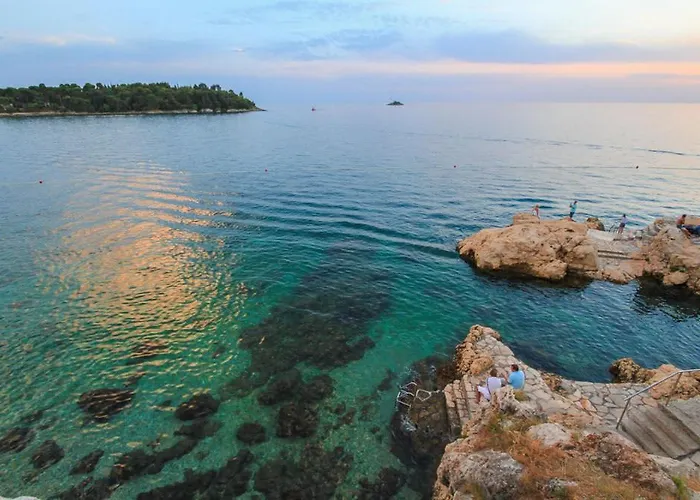 Charming White With Balcony And Parking Διαμέρισμα *