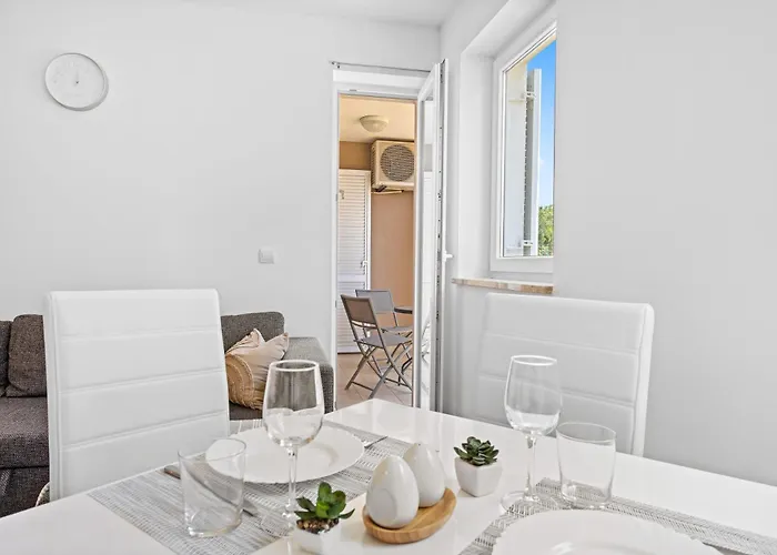 Charming White With Balcony And Parking