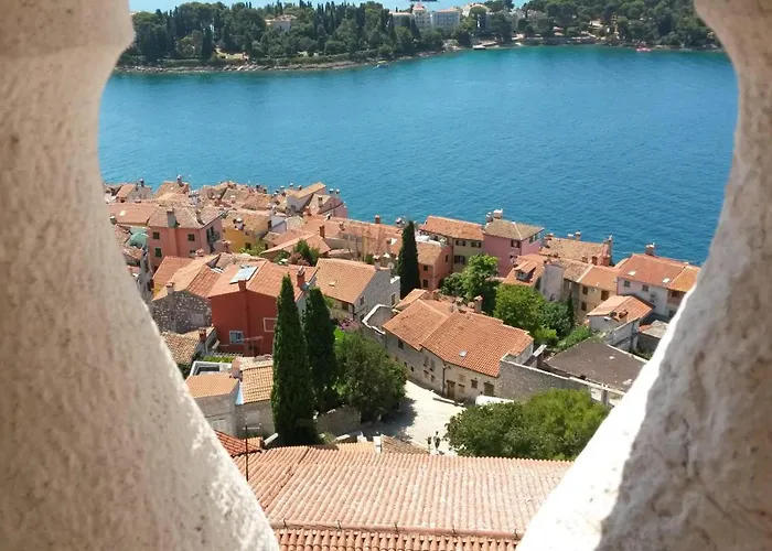 Charming White With Balcony And Parking Διαμέρισμα
