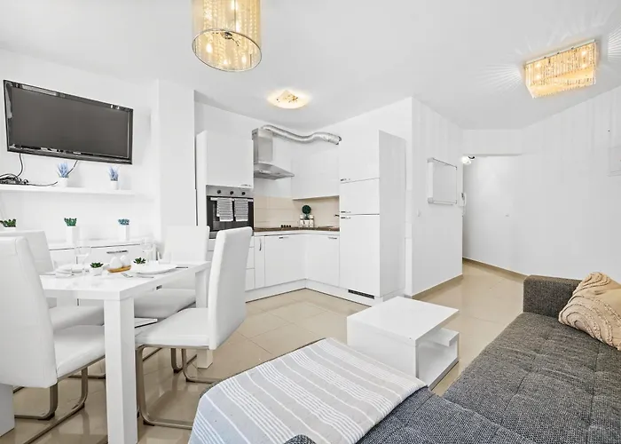 Charming White With Balcony And Parking