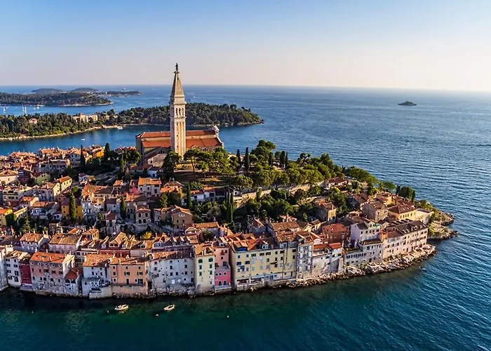 Charming White With Balcony And Parking *