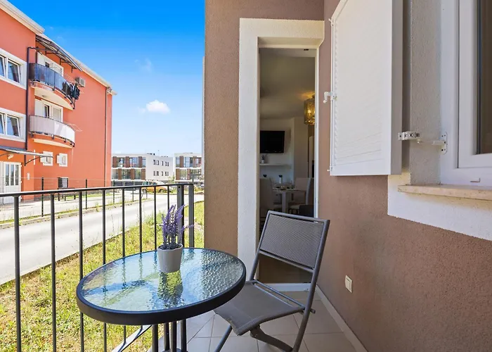 Charming White With Balcony And Parking *