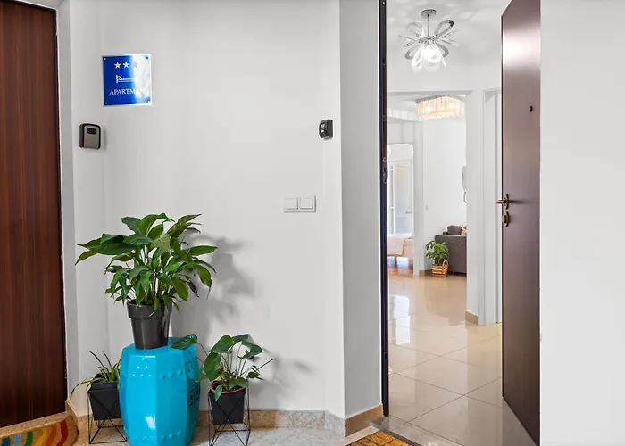 דירה Charming White With Balcony And Parking