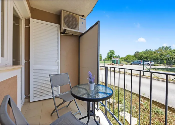 Charming White With Balcony And Parking *